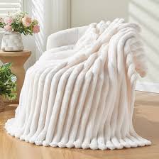 RIBBED FLEECE THROW WHITE - The Fusion Mart UK